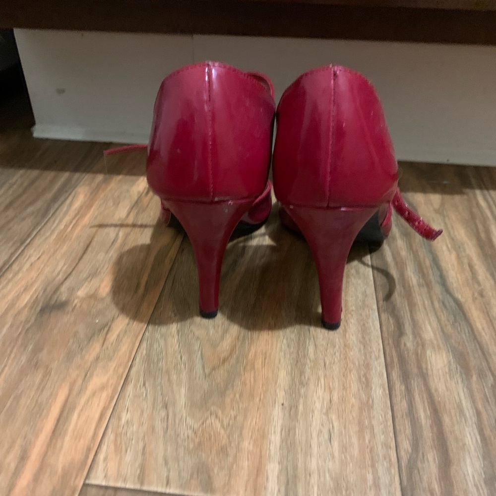 Red heels - Picture 2 of 2